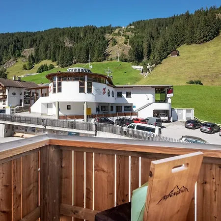 Alpengruss 招待所 3*